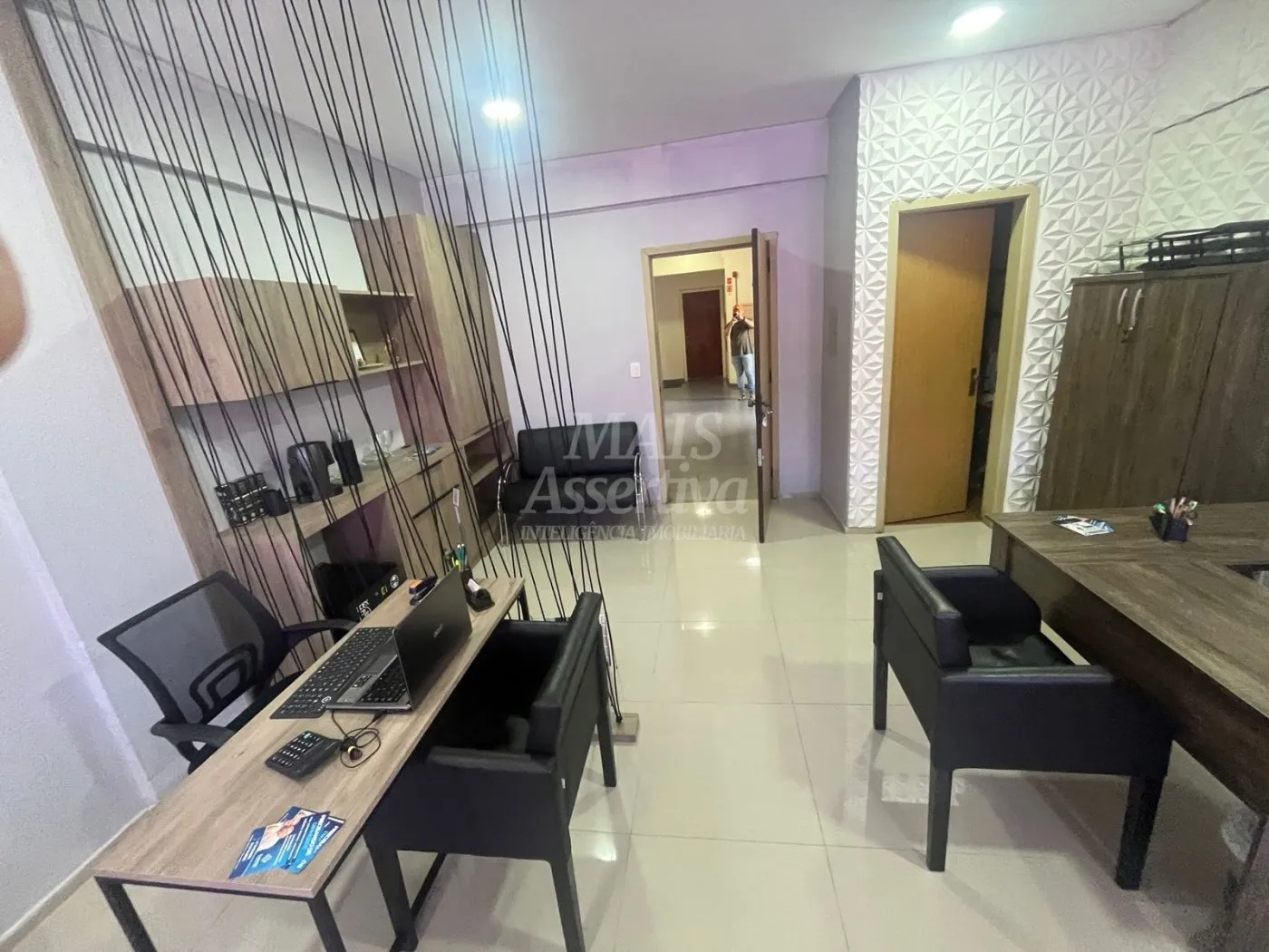 Foto do imóvel Excelente sala comercial mobiiada, para venda, localizada no Centro Empresarial Monte Carlo, Centro...
