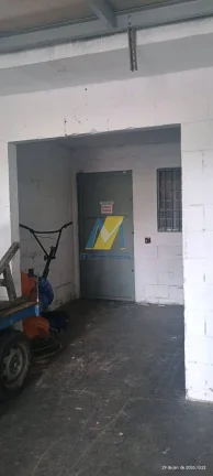 Imagem Galpão térreo amplo e estratégico para sua operação em Santo André