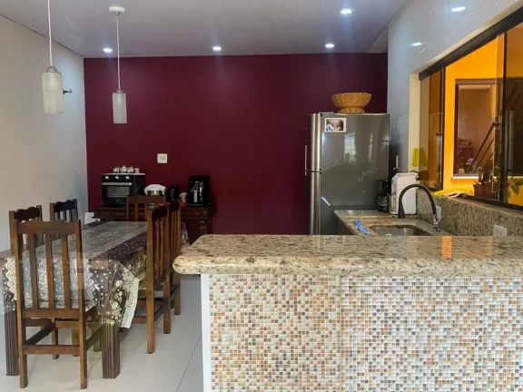 Imagem Sobrado com 3 dormitórios sendo 3 suítes, 5 banheiros, 2 vagas, com 223m² em Santo André