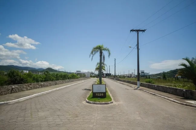 Imagem Terreno de 600m² no Condomínio Garopaba Internacional: Luxo, Conforto e Segurança!