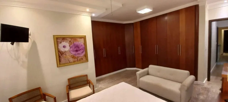 Imagem Sobrado 175 m² 3 domitorios 4 Vagas Estuda Permuta menor Valor no Litoral