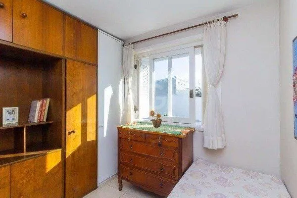 Imagem Casa para Venda - 227m², 3 dormitórios, sendo 1 suites, 4 vagas - Azenha