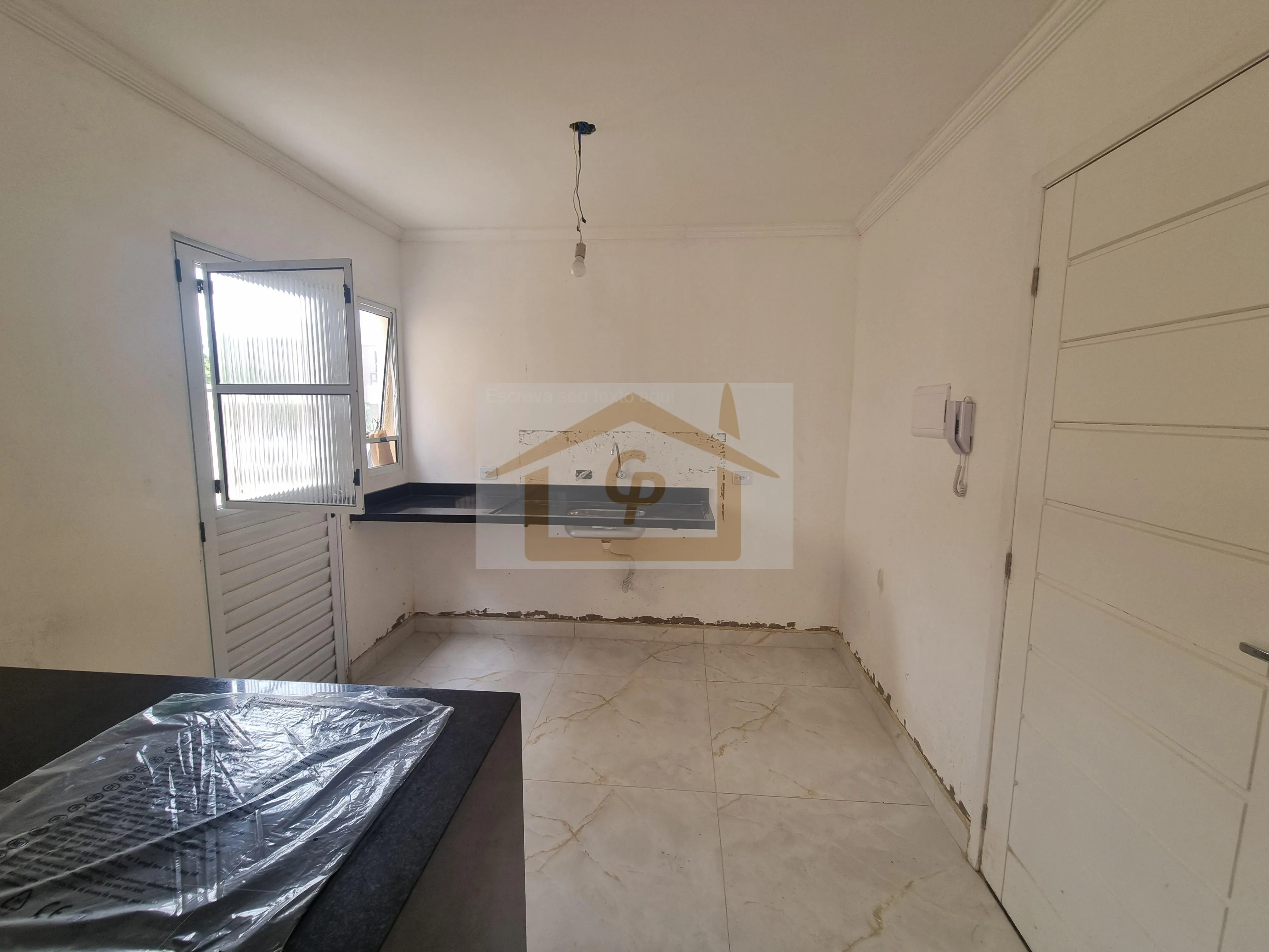 Imagem Pequeno Residencial, Casa com Duas Suítes, varanda, 2 vagas