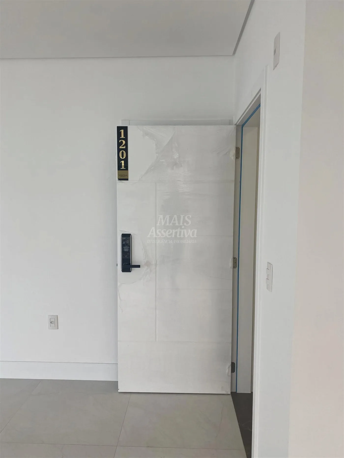 Imagem Excelente Apartamento com 03 Suítes para Venda em Itapema Meia Praia
