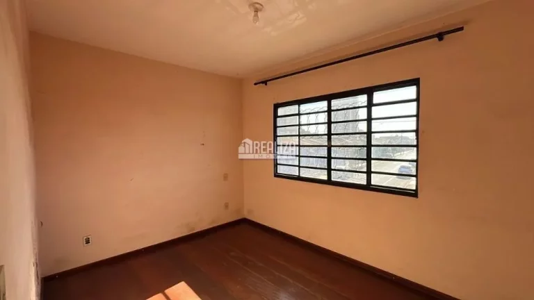 Imagem Casa à venda e locação no bairro São Sebastião, Uberaba - 3 dormitórios e quintal