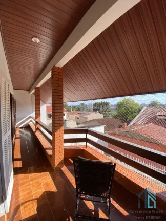 Imagem Sobrado em condomínio, 03 quartos c/suíte, área Gourmet com Churrasqueira no Bairro Guabirotuba em Curitiba PR