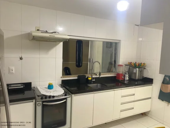 Imagem Casa de Luxo em Condomínio: 4 Quartos, 2 Suítes, 2 Salas, 2 Banheiros, 2 Vagas de Garagem em Buraquinho - Lauro de Freitas-BA.