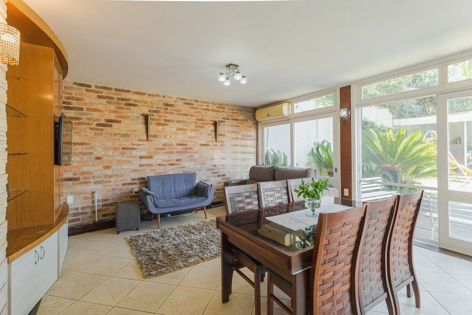 Imagem Casa Imponente com 5 Dormitórios (3 Suítes) no Bairro Chácara das Pedras