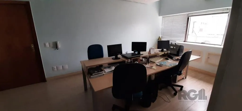 Imagem Sala comercial para Comprar com 1 vaga na Cristóvão Colombo.