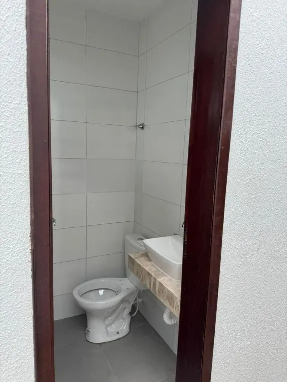 Imagem Casa com 3 quartos, suíte, piscina e 2 vagas no José Américo, João Pessoa. Conforto e praticidade para famílias e casais.