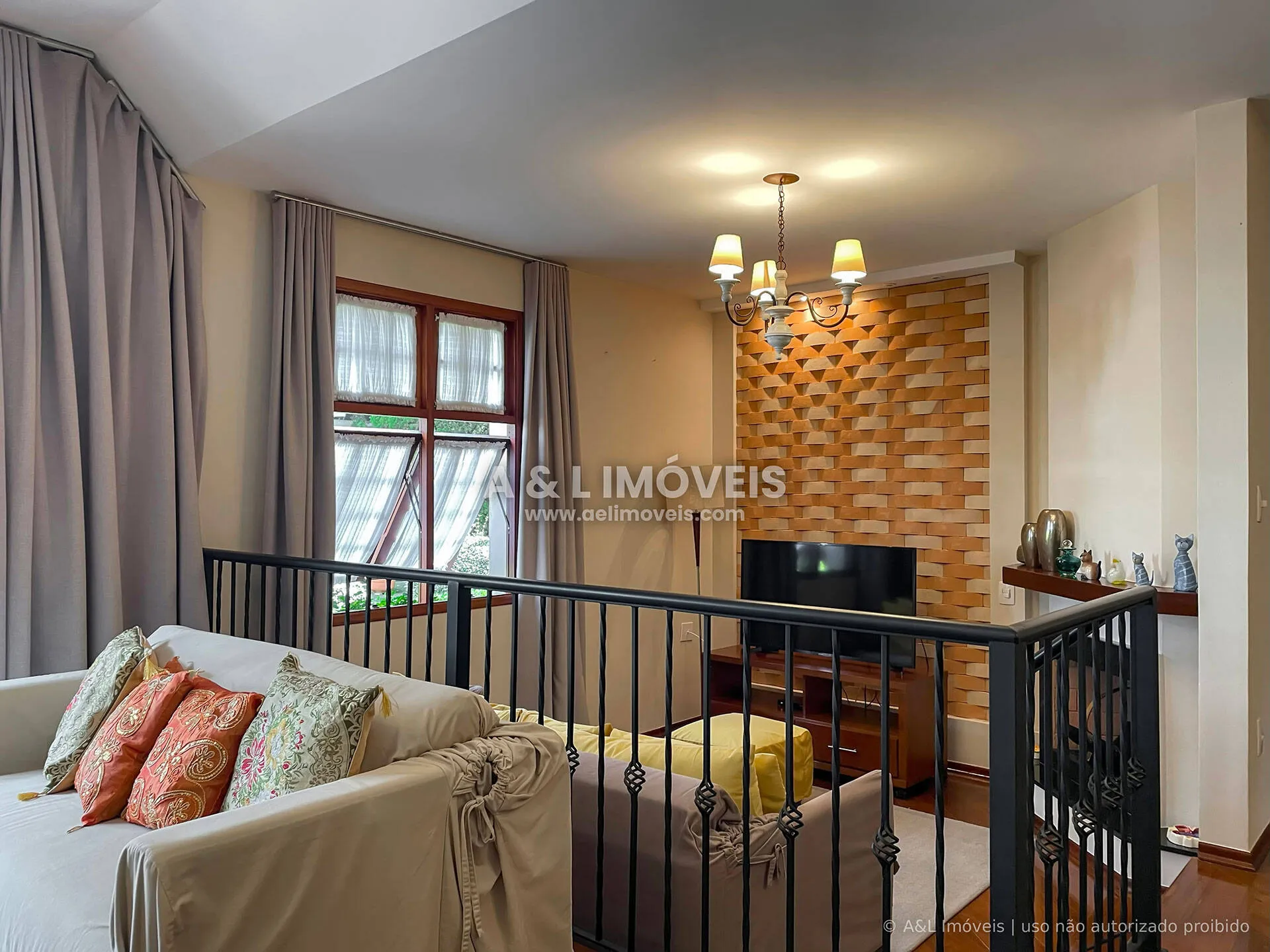 Imagem Apartamento à Venda no Capivari - 4 Dormitórios, SPA e 400 m da Praça