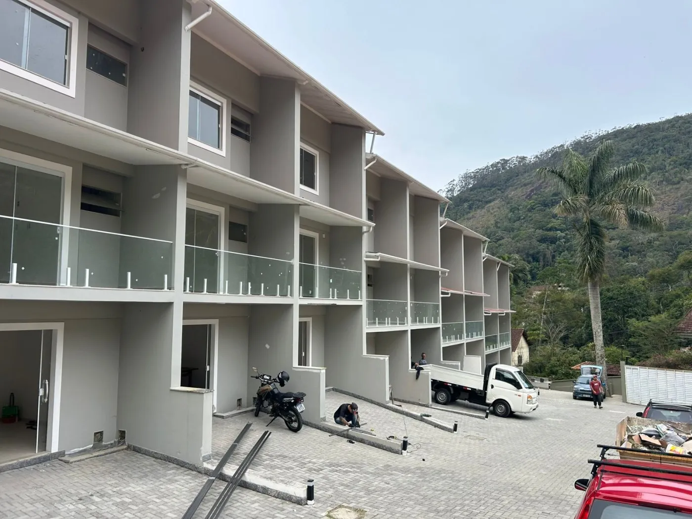 Imagem Casa em Condomínio para Venda em Petrópolis / RJ no bairro Quarteirão Brasileiro