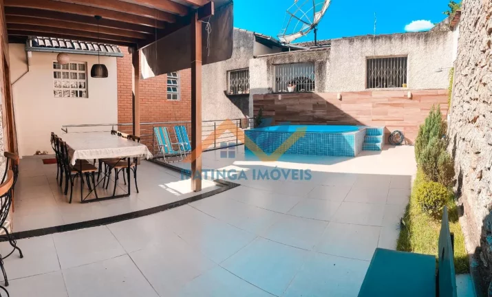 Casa de alto padrão em ótima localização em Coronel Fabriciano. em Rua Augusta