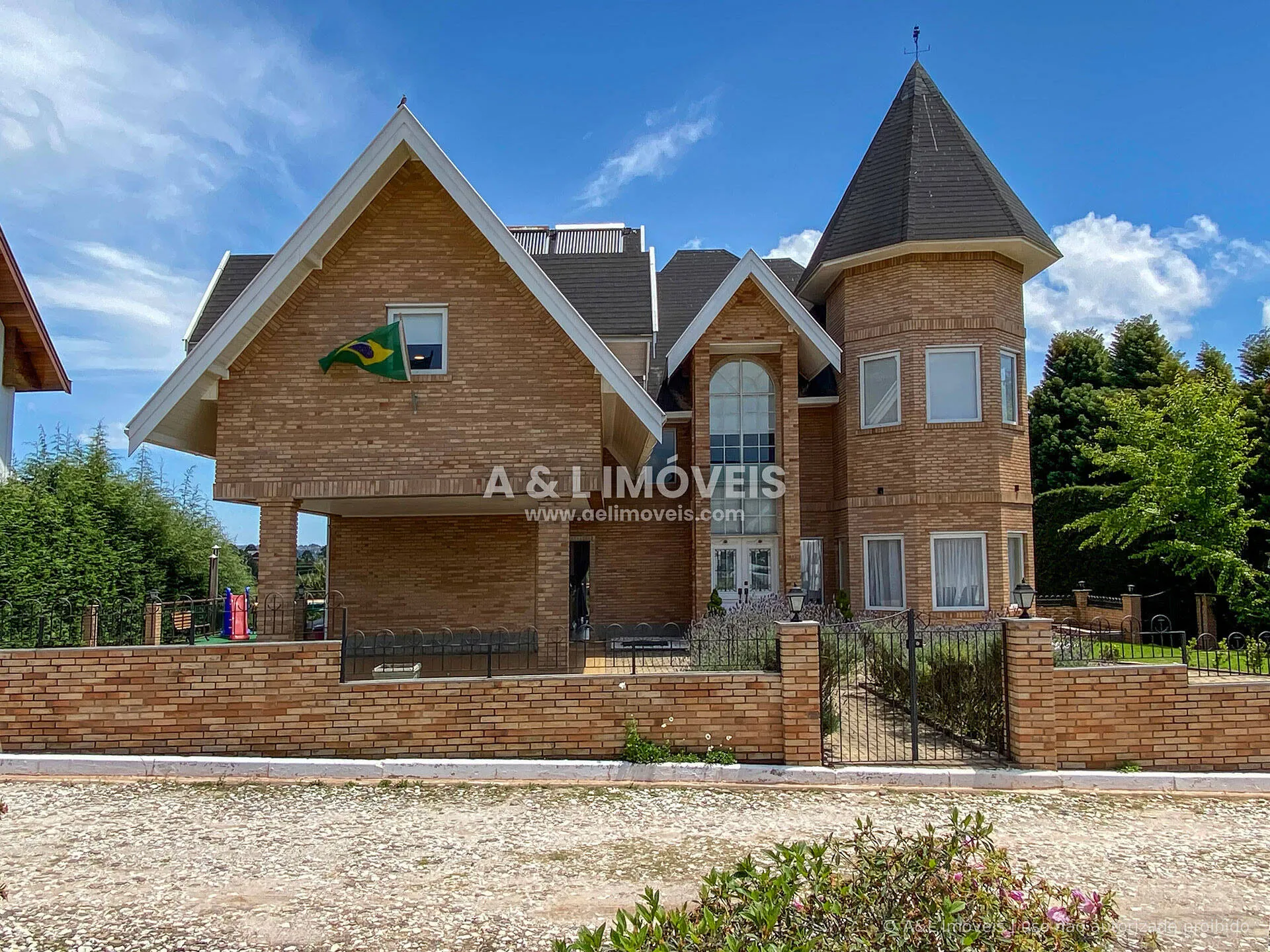 Imagem Casa 4 suítes em Campos do Jordão com piscina aquecida