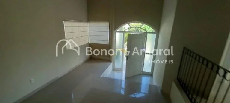 Imagem Linda casa à venda com design moderno no Jardim Botânico; suas acomodações contam com living de ...