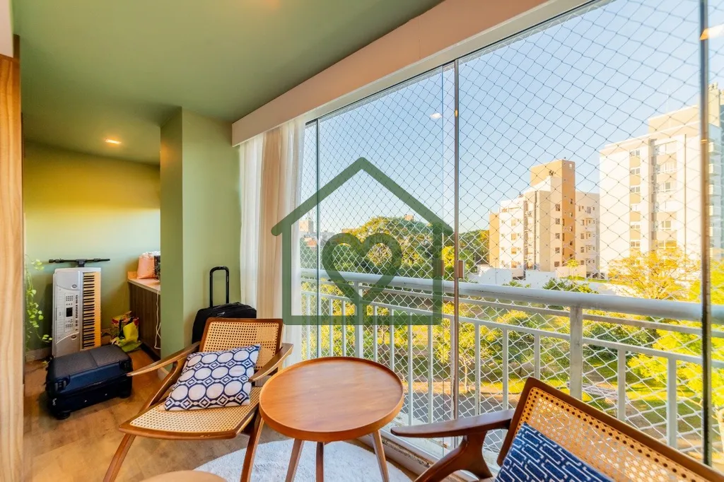 Imagem Apartamento com 3 dormitórios sendo uma suíte máster com closet, living espaçoso, sacada integra...