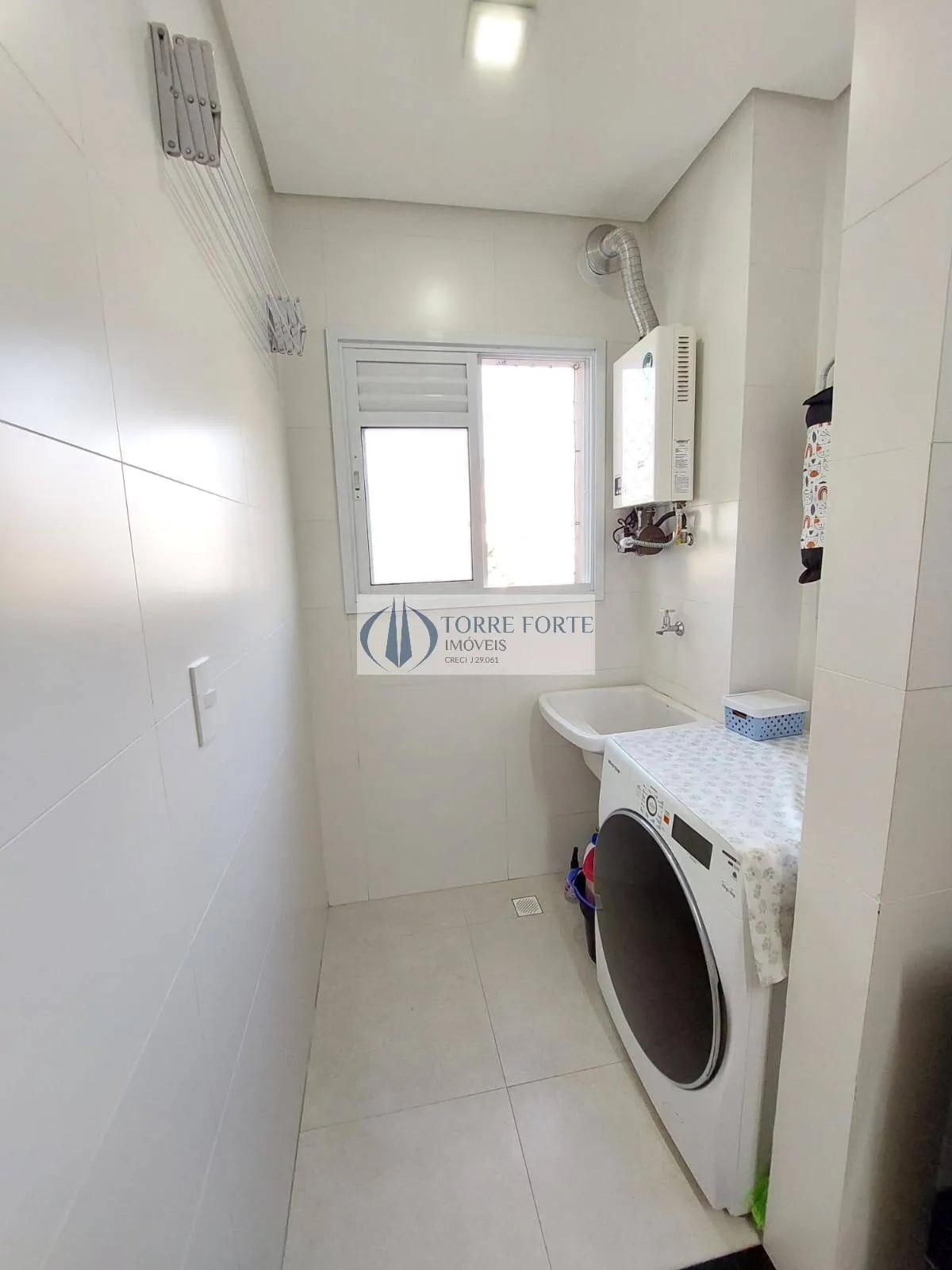 Imagem Lindo Apartamento com varanda gourmet com 2 dormitórios , 1 vaga , centro