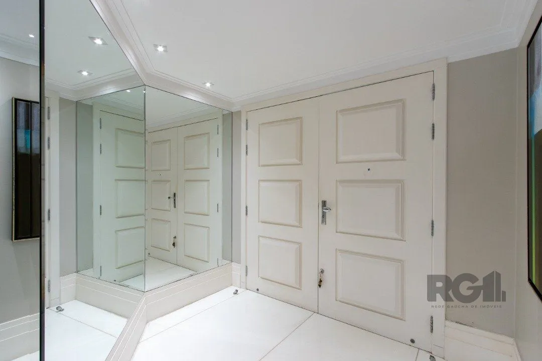 Imagem Casa em condominio, mobiliada com 741m² privativos , com 3 suítes- master