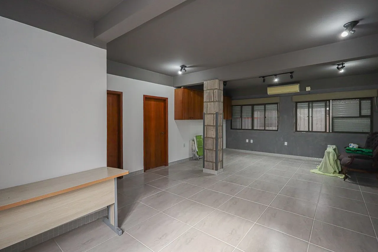 Imagem Pavilhao Comercial, Locação / Venda, 596 m², Bairro Partenon, Porto Alegre