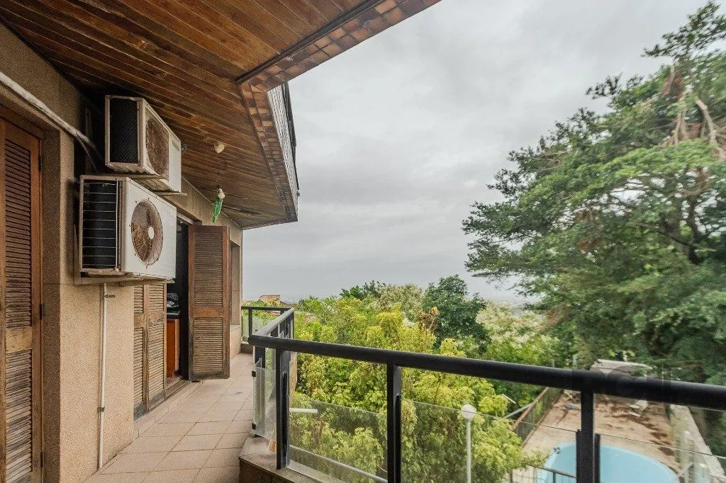 Imagem Casa 400m² - 5 dormitórios, 4 vagas no bairro Vila Jardim