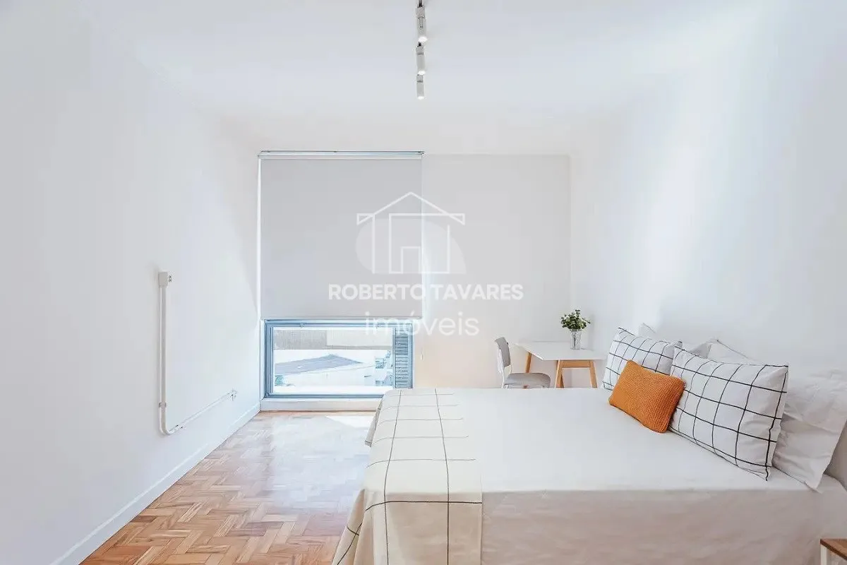 Imagem Apartamento mobiliado com 4 quartos, 2 suítes, 4 banheiros e 1 vaga de garagem.