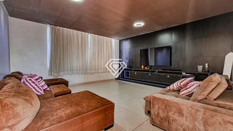 Imagem Sobrado 5 Suítes, 1.080 m² c/ lazer à venda na 205 Sul