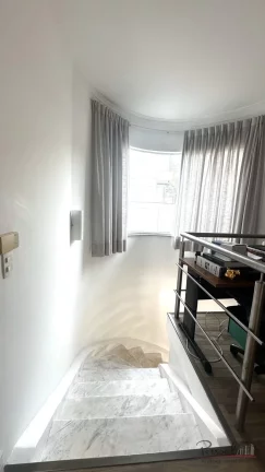 Imagem Belíssima casa totalmente mobiliada de alto padrão com 3 suítes, sendo 1 suíte master com banhei...
