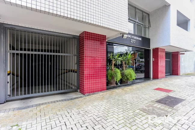 Imagem Stúdio residencial c/ sacada - 01 quadra do Shopping Curitiba - andar alto - 35,05m2 privativos - Semi-mobiliado - R$ 370.000,00.