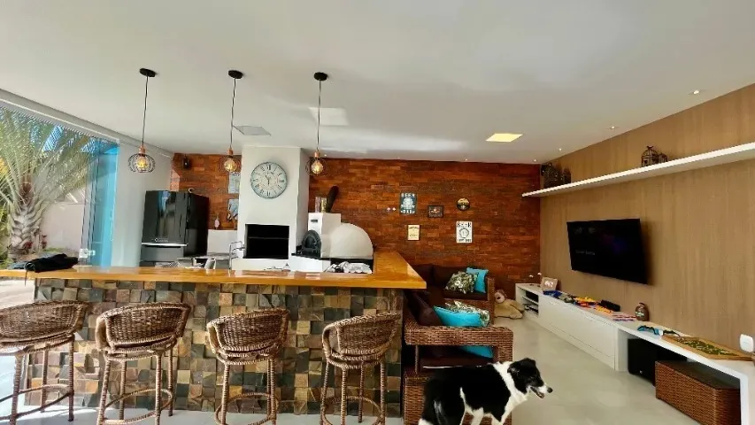 Imagem Casa de Alto Padrão no Condomínio Santa Maria ? 4 Quartos, 2 Suítes, Piscina Aquecida e Área Gourmet