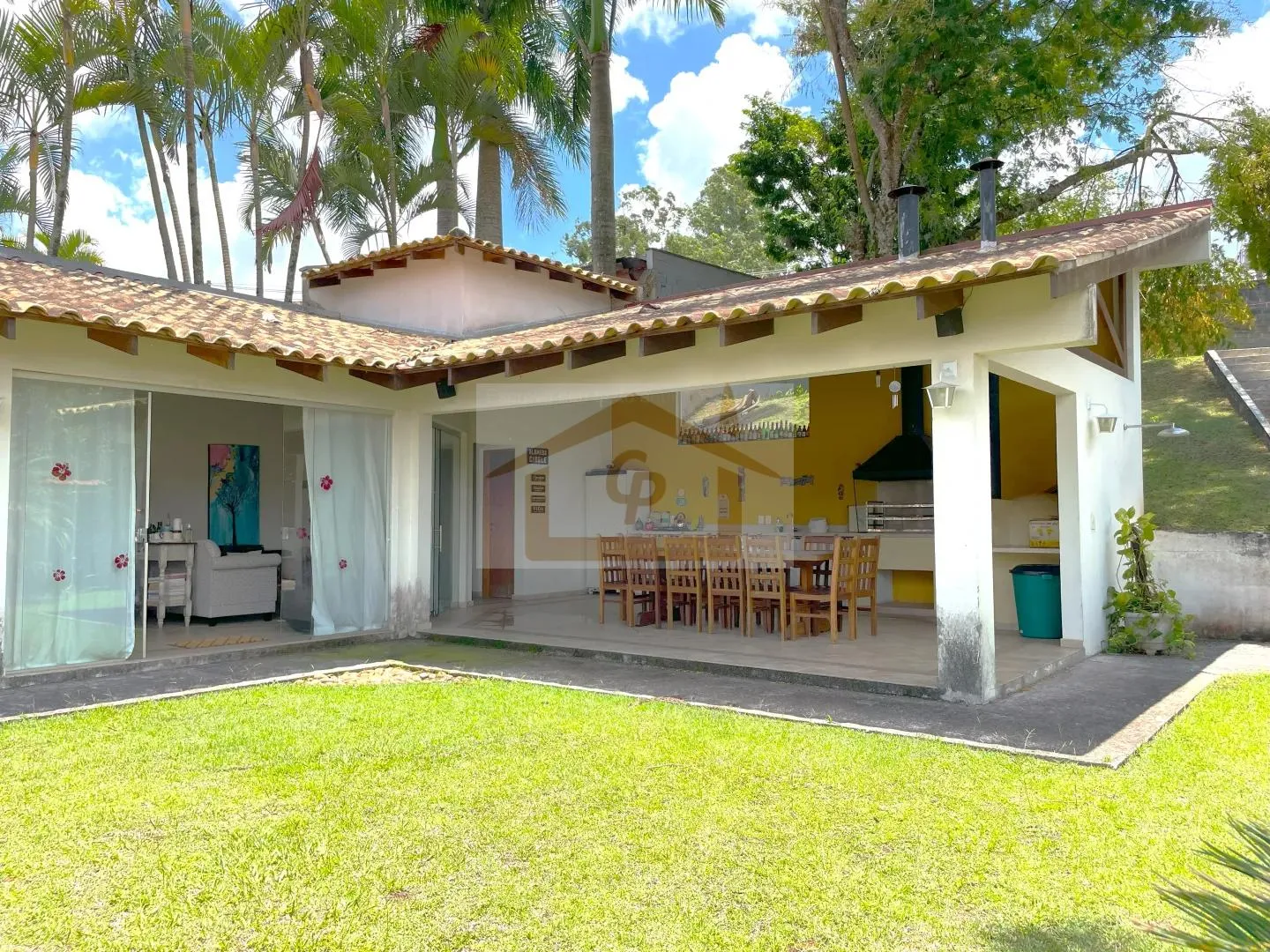 Imagem Magnífica casa bem ao estilo Granjeiros! São 3 suítes 6 Garagens