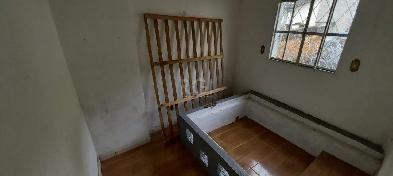 Imagem Sobrado para Venda - 110m², 4 dormitórios, sendo 1 suites, 2 vagas - Floresta