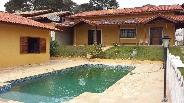 Casa em Condomínio Fechado em Piracaia!!!