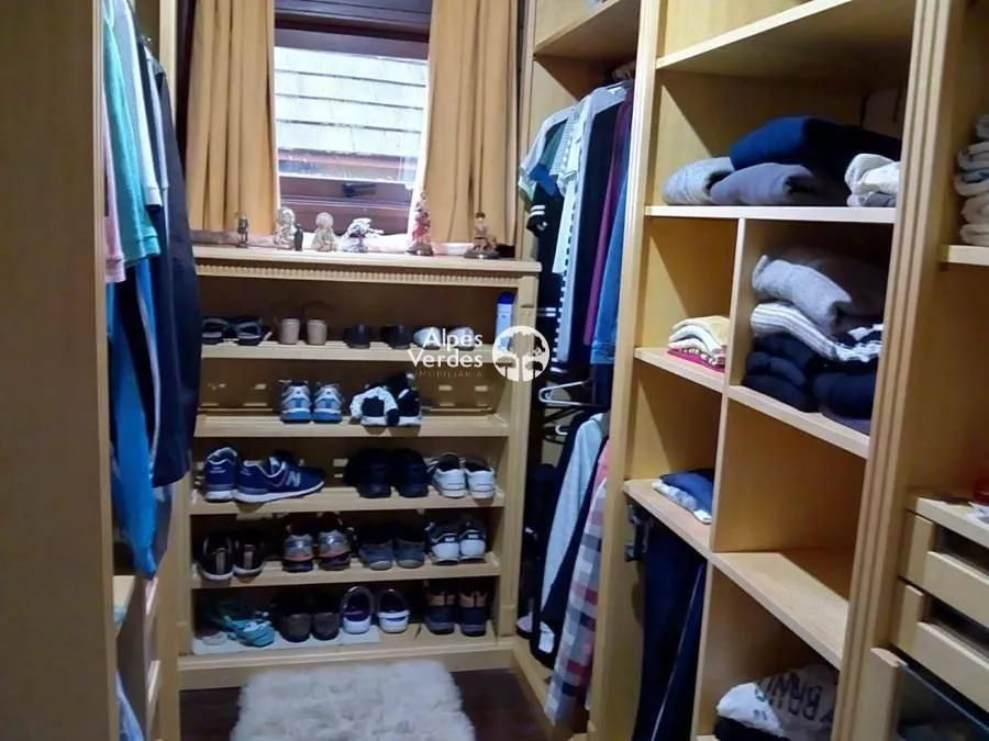Imagem Vende-se Casa em Condominio com 3 suites a 5 minutos da Rua Coberta