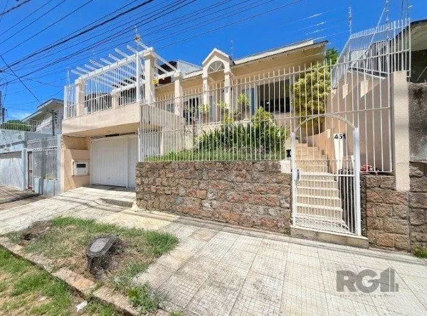 Imagem MAGNÍFICA CASA EM LOCALIZAÇÃO PRIVILEGIADA - TRANQUILIDADE E CONFORTO