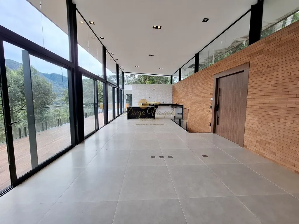 Imagem Casa em Condomínio para Venda em Teresópolis / RJ no bairro Parque do Imbui