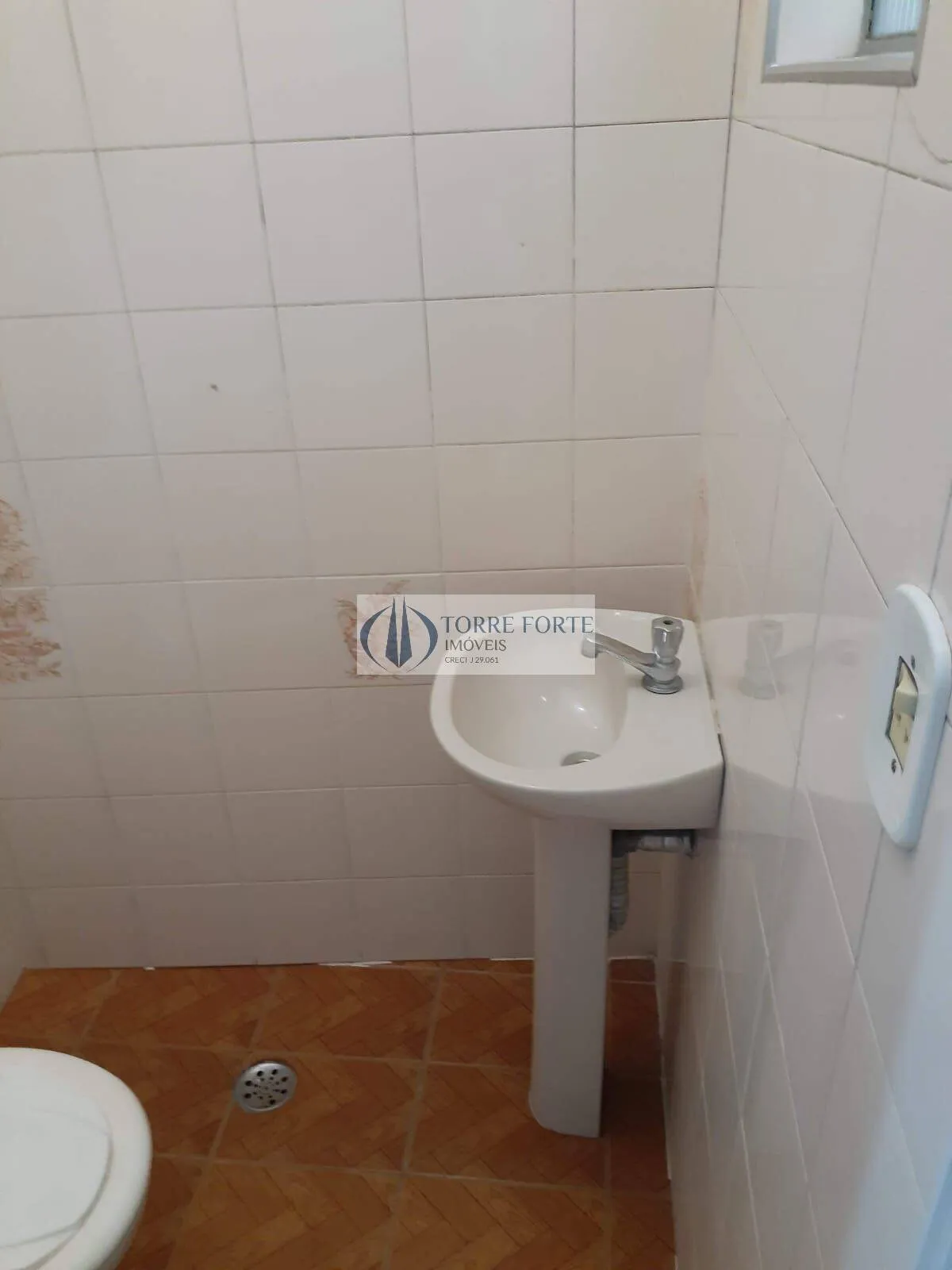 Imagem Casa Térrea, 180 m², 3 dormitórios sendo 2 suítes, Próximo AV ITINGUÇU
