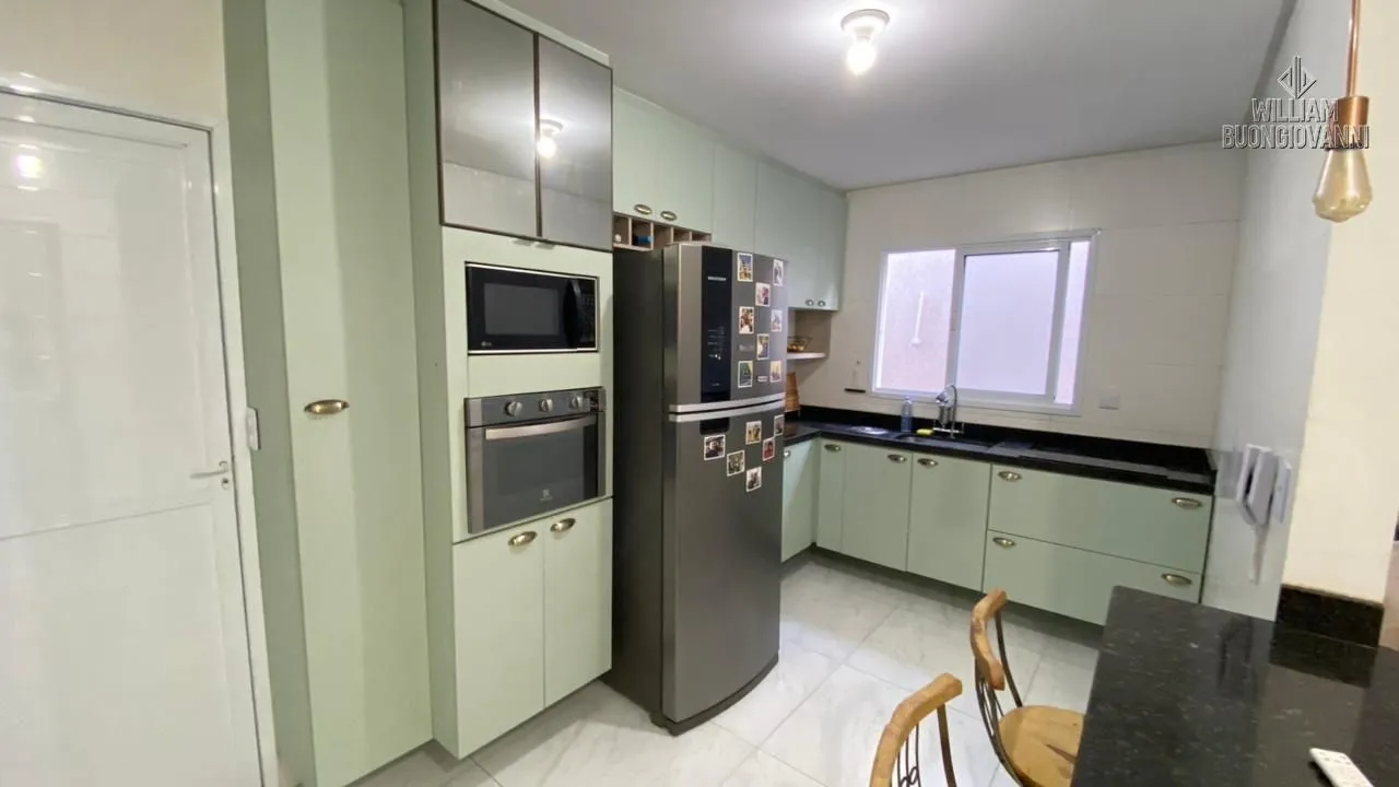 Imagem Casa de condomínio 2 dormitórios sendo 2 suítes com quintal no Tude bastos