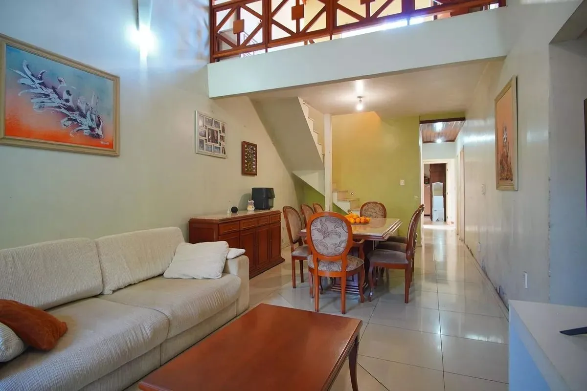 Imagem Casa Térrea com 5 dormitórios, Amplo Terreno de 300m² - Bairro Santa Rosa
