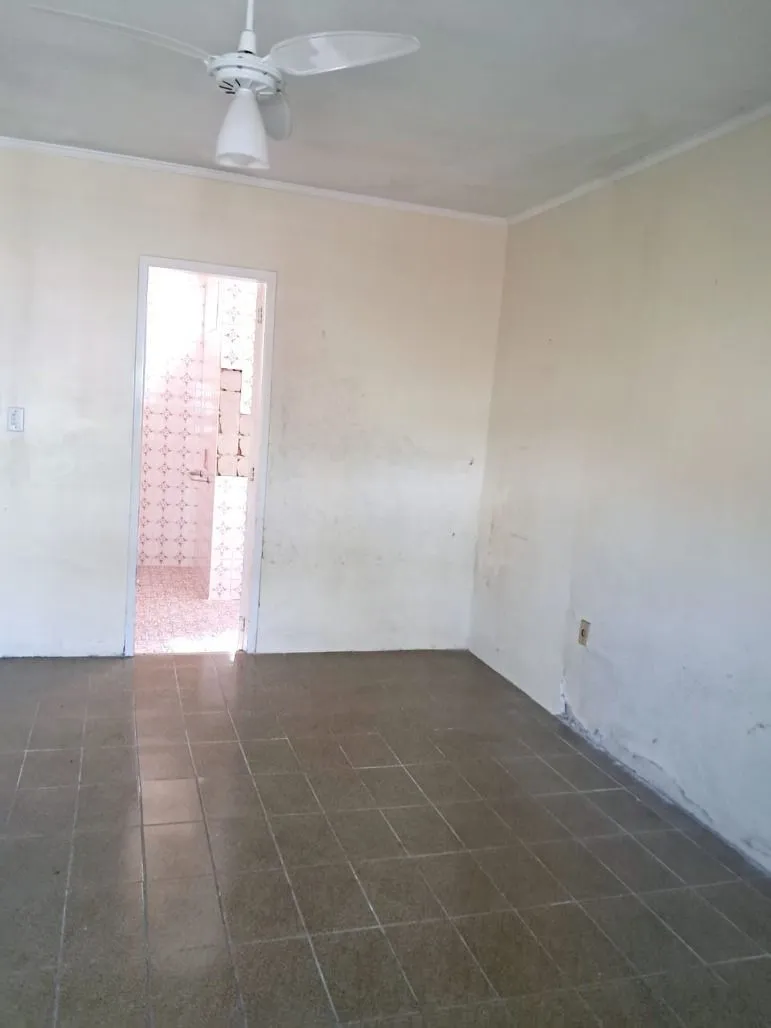 Imagem Boa casa térrea, com 03 dormitórios (sendo 01 suíte), sala, 02 banheiros