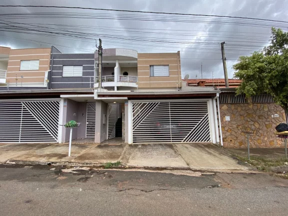 Imagem Charmosa Casa à Venda no Bairro Village, Tatuí, SP!