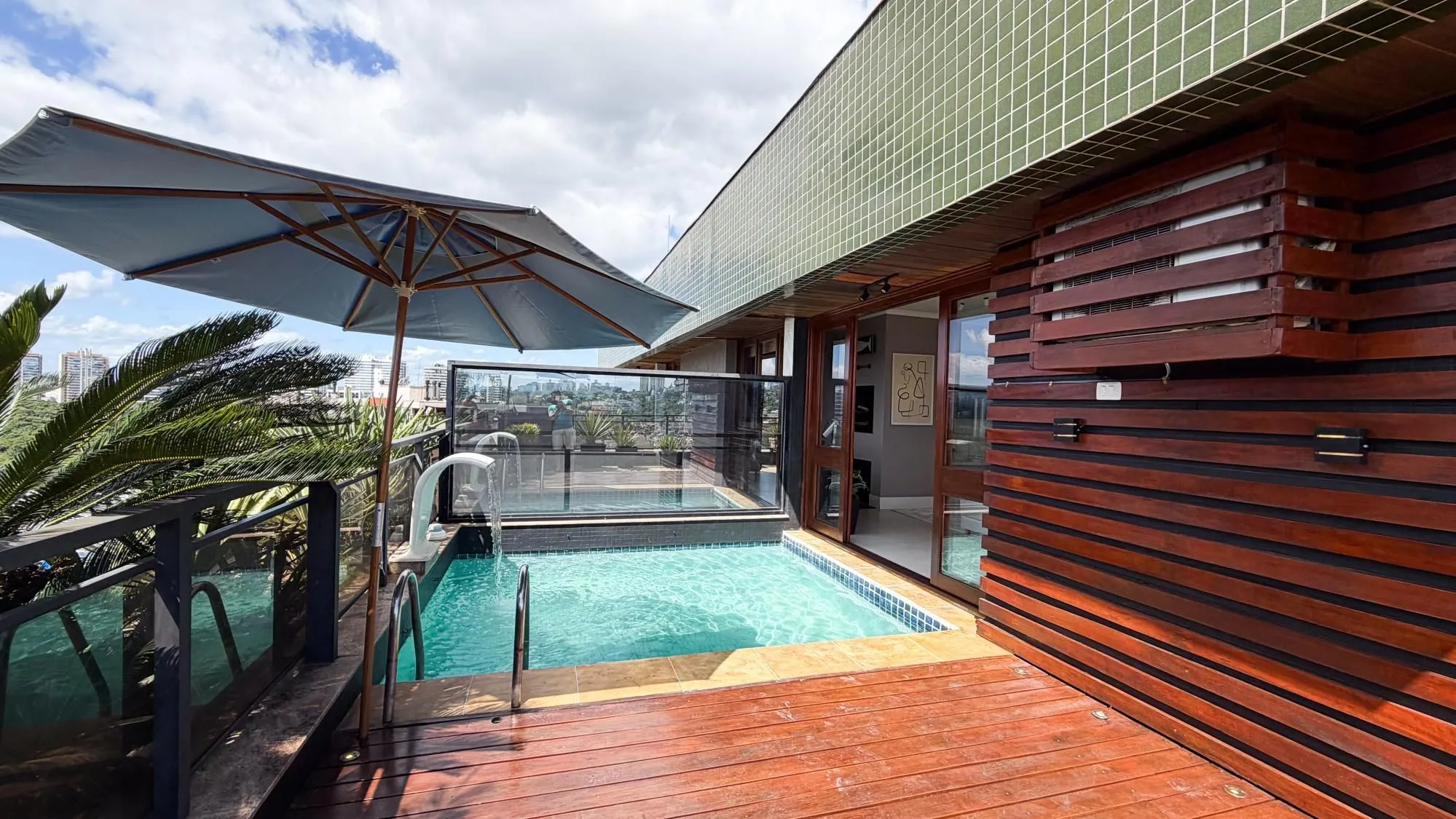 Imagem Vende-se linda cobertura com 3 quartos (1 suíte), 209m², 2 vagas e piscina - Três Figueiras