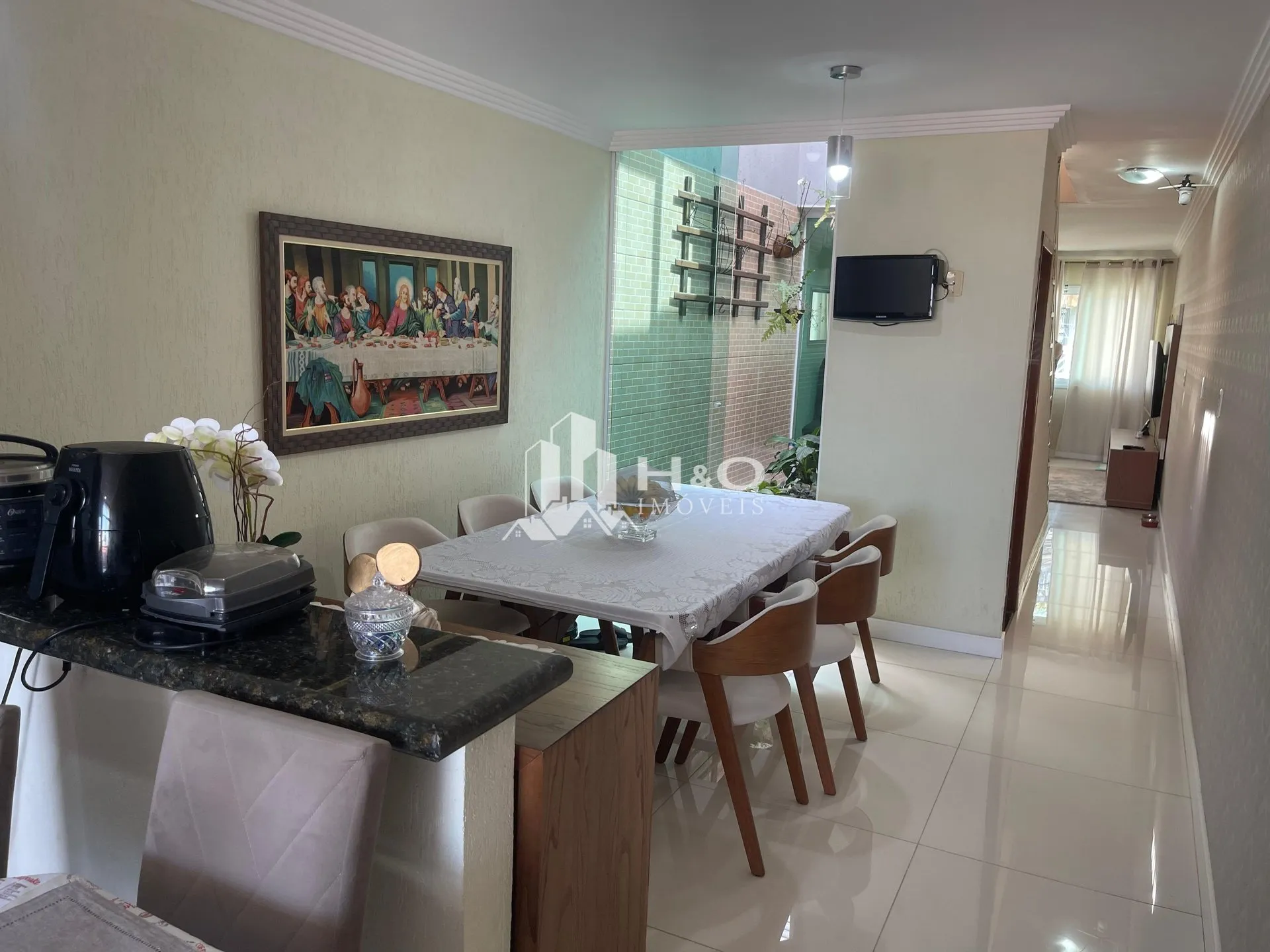 Imagem Excelente sobrado com 158m, 3 suítes, ótimo preço e muito espaço interno!