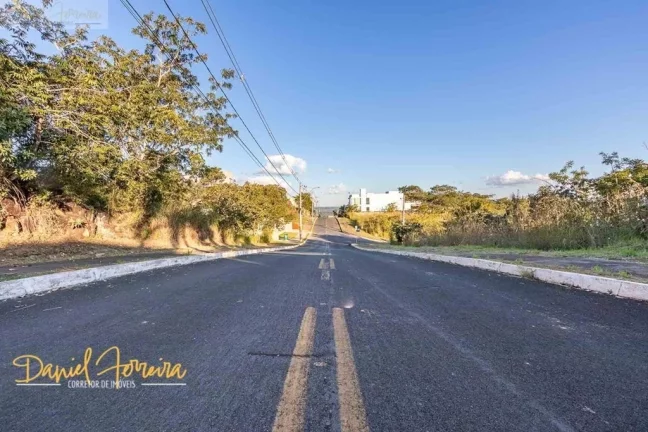 Imagem Lote com fundo e vista livre para a reserva na Travessa Orquídeas