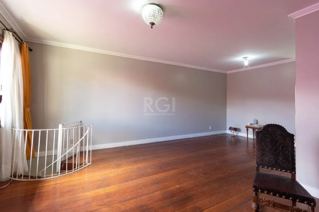 Imagem Casa para Venda - 202m², 3 dormitórios, sendo 1 suites, 2 vagas - Cristal
