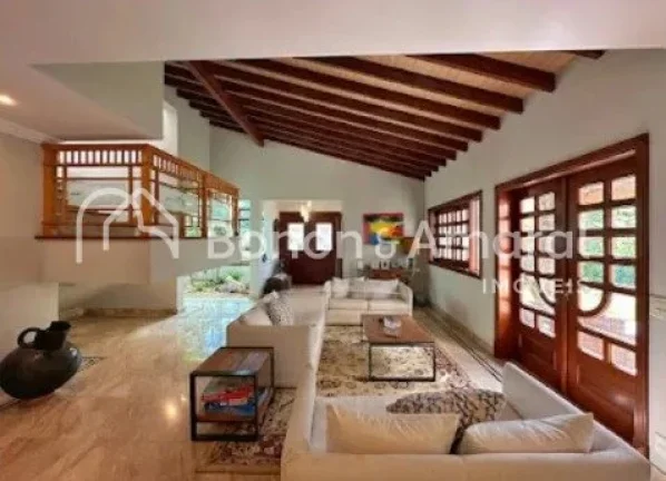 Imagem ...#34;Luxuosa Residência de 822m² com Suítes Master, Área de Lazer Completa e Acabamento de Alto Padrão...#34;
