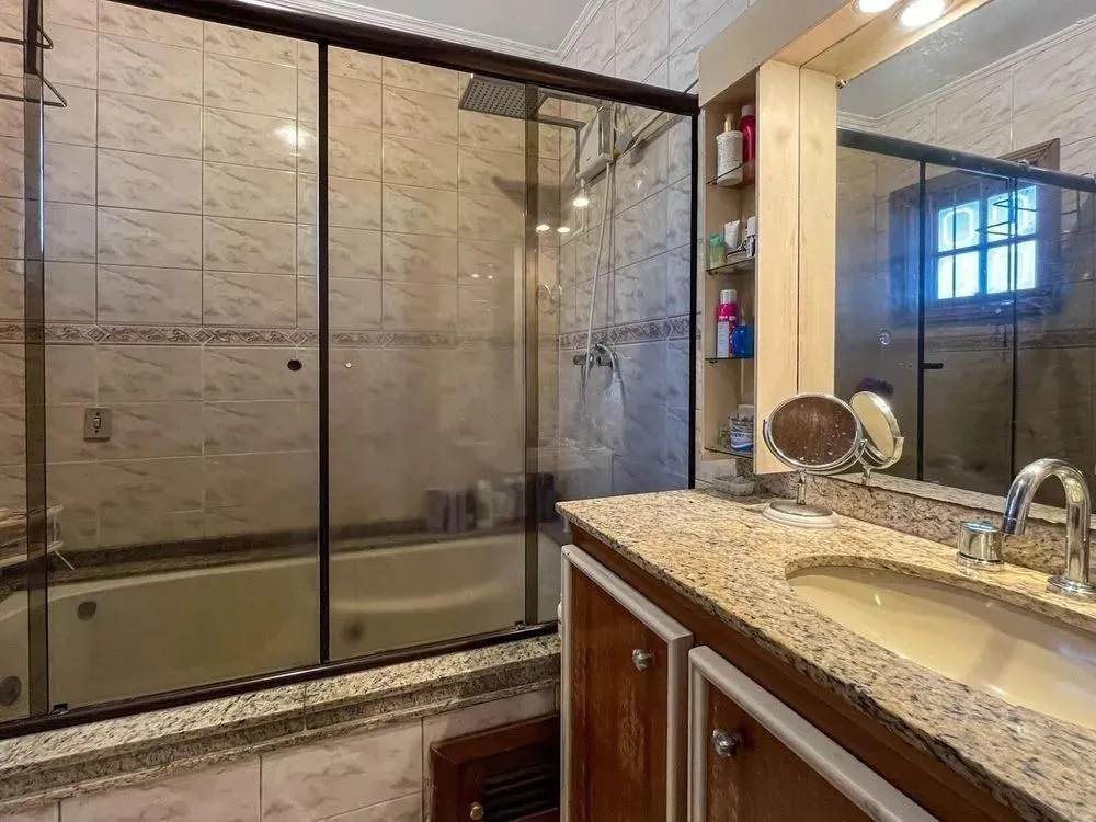Imagem Casa para Venda - 176m², 3 dormitórios, sendo 1 suites, 4 vagas - Jardim Isabel