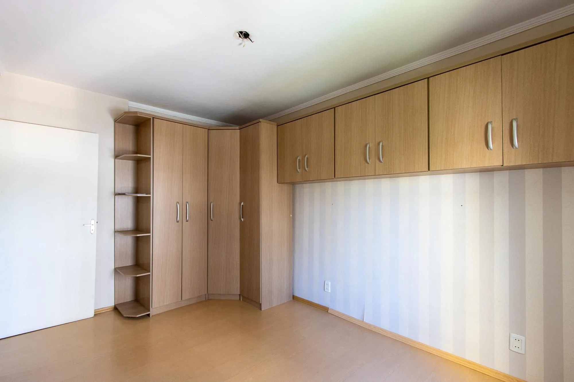 Imagem Excelente Apartamento 2 Dormitórios na Av. Wenceslau Escobar