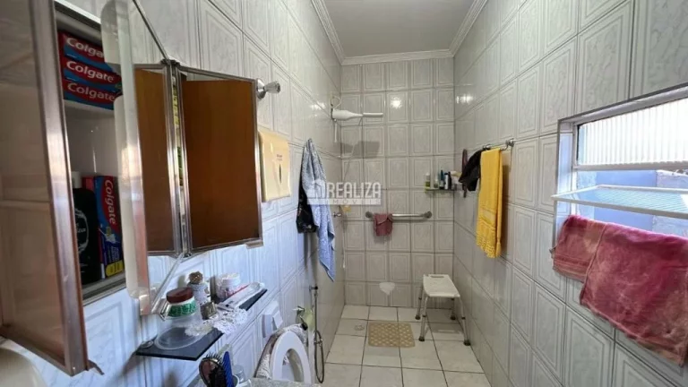 Imagem Casa à venda no bairro São Benedito em Uberaba | 3 dormitórios, suíte, churrasqueira e quintal