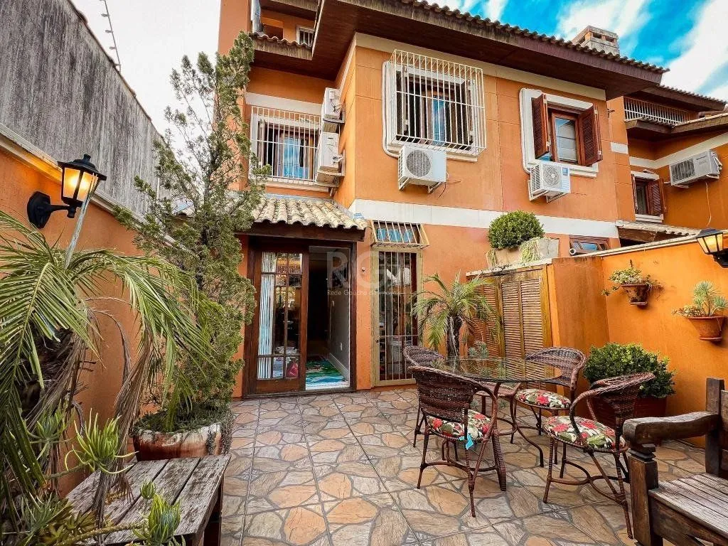 Imagem Excelente casa a venda no bairro Tristeza, para o lado do Rio!