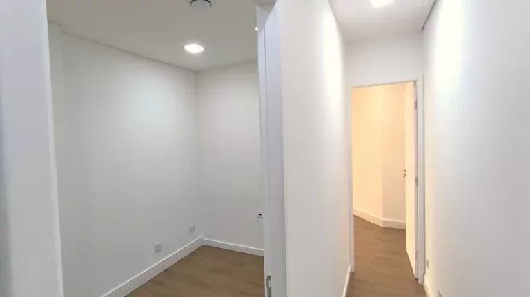 Imagem SALA COMERCIAL DE 53M² PARA LOCAÇÃO, COM 2 BANHEIROS, 1 VAGA - ED. GOLDEN OFFICE - EM JUNDIAÍ SP